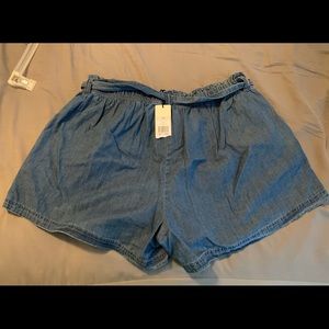 Denim women’s plus shorts. Size 1X.